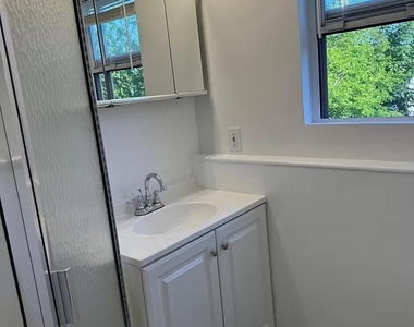 152 Throop Street - Photo Thumbnail 5