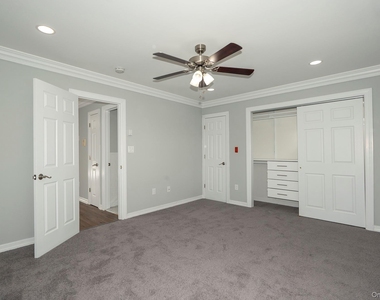 30 Bay Point Court - Photo Thumbnail 5