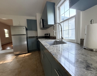 60 Westchester Avenue - Photo Thumbnail 3