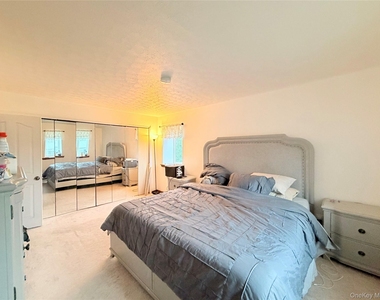 2 Fortune Road W - Photo Thumbnail 8