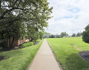 2 Fortune Road W - Photo Thumbnail 14