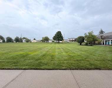 2 Fortune Road W - Photo Thumbnail 15