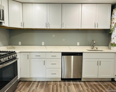 33 Drew Avenue - Photo Thumbnail 1
