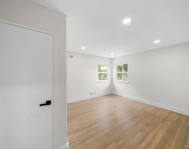 12 Warren Lane - Photo Thumbnail 17