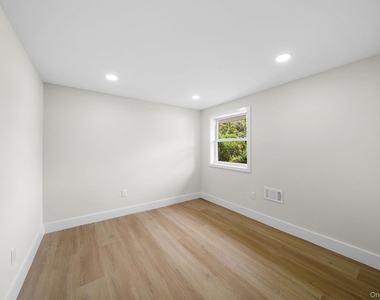 12 Warren Lane - Photo Thumbnail 6