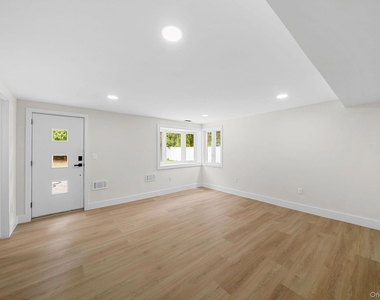 12 Warren Lane - Photo Thumbnail 4