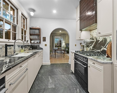 11 Maple Avenue - Photo Thumbnail 18