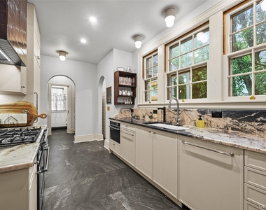 11 Maple Avenue - Photo Thumbnail 17
