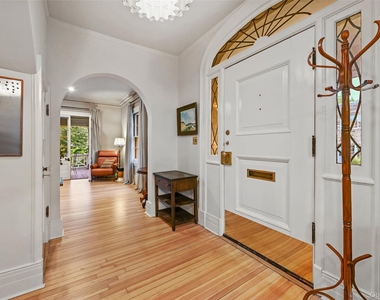 11 Maple Avenue - Photo Thumbnail 2