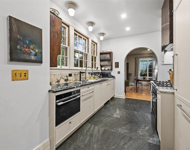 11 Maple Avenue - Photo Thumbnail 19