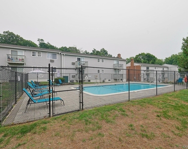 2740 South Road - Photo Thumbnail 10