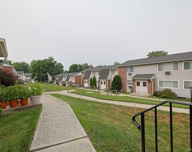 2740 South Road - Photo Thumbnail 7