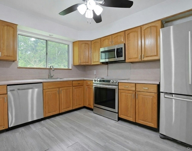 121 Coachlight Square - Photo Thumbnail 8