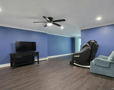 121 Coachlight Square - Photo Thumbnail 17