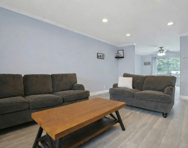 121 Coachlight Square - Photo Thumbnail 2