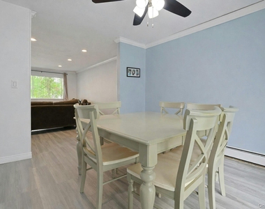 121 Coachlight Square - Photo Thumbnail 5