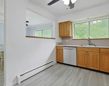 121 Coachlight Square - Photo Thumbnail 10