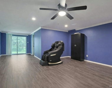 121 Coachlight Square - Photo Thumbnail 16