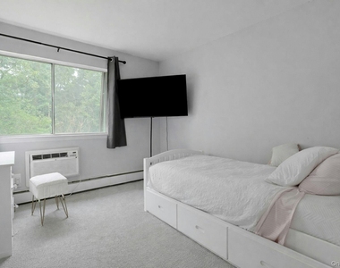 121 Coachlight Square - Photo Thumbnail 13