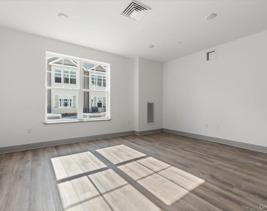 75 Forester Avenue - Photo Thumbnail 3