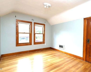 93 Cherry Avenue - Photo Thumbnail 8