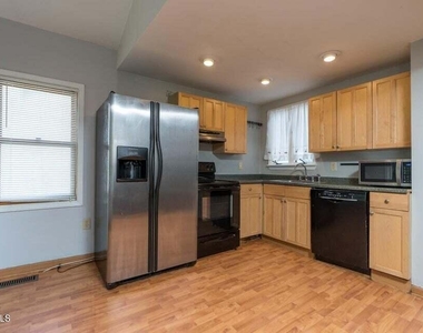 93 Cherry Avenue - Photo Thumbnail 10