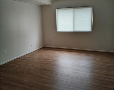 78 College Drive - Photo Thumbnail 4