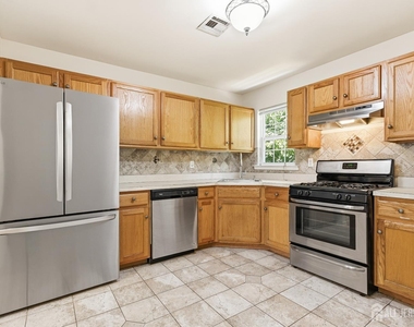 141 Forest Drive - Photo Thumbnail 7