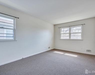 52 Johnson Avenue - Photo Thumbnail 14