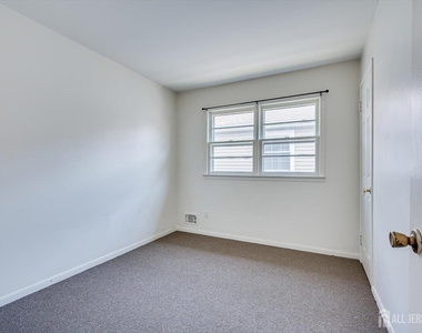 52 Johnson Avenue - Photo Thumbnail 16