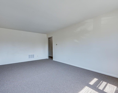 52 Johnson Avenue - Photo Thumbnail 12