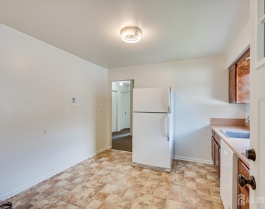 52 Johnson Avenue - Photo Thumbnail 6