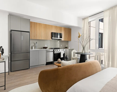 4-34 26th Avenue - Photo Thumbnail 2
