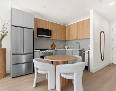 4-34 26th Avenue - Photo Thumbnail 2