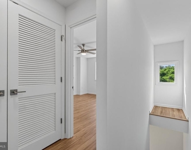 969 Woodstock Commons Drive - Photo Thumbnail 13