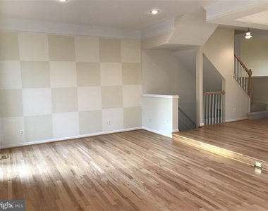 7507 Lamoyne Court - Photo Thumbnail 14