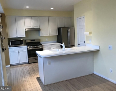 7507 Lamoyne Court - Photo Thumbnail 18
