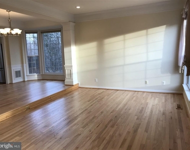 7507 Lamoyne Court - Photo Thumbnail 16