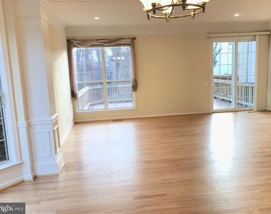 7507 Lamoyne Court - Photo Thumbnail 15