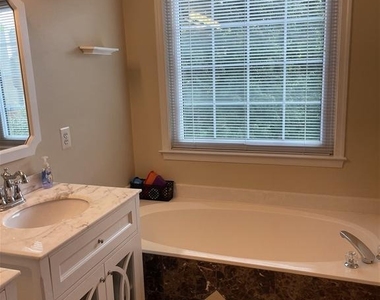 7507 Lamoyne Court - Photo Thumbnail 25