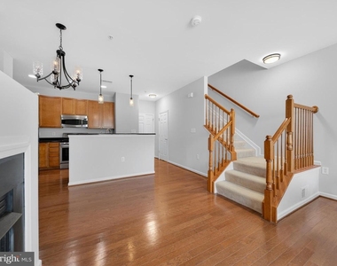 6055 Wicker Lane - Photo Thumbnail 2