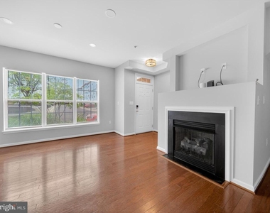 6055 Wicker Lane - Photo Thumbnail 6