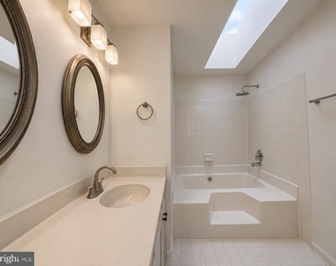 1200 Bond Street - Photo Thumbnail 15
