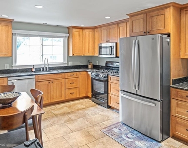 7312 Poplar Court - Photo Thumbnail 9