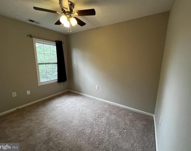 202 Carroll Drive - Photo Thumbnail 8