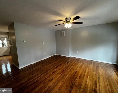 202 Carroll Drive - Photo Thumbnail 3