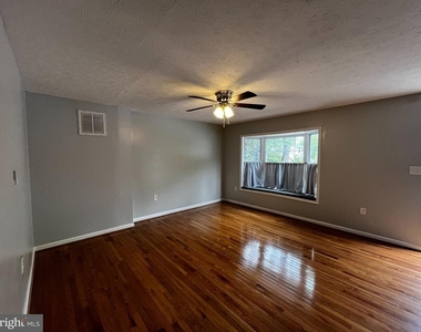 202 Carroll Drive - Photo Thumbnail 2