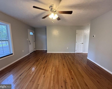 202 Carroll Drive - Photo Thumbnail 2