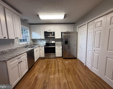 202 Carroll Drive - Photo Thumbnail 4
