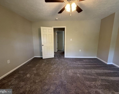 202 Carroll Drive - Photo Thumbnail 7